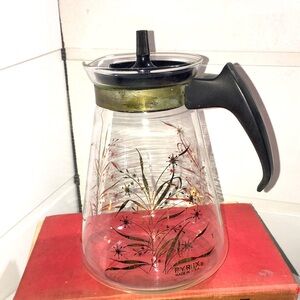 Vintage mid Century Pyrex 4 cup heat resistant carafe